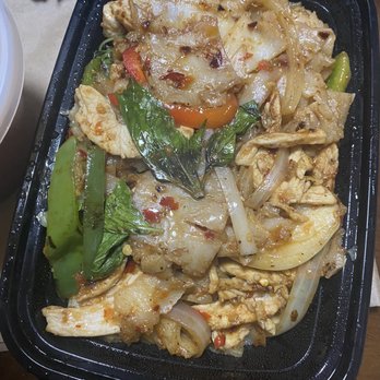 Silver Spoon Thai & Sushi - Chicken Drunken Noodles - Sushi Bars Near Me - Miramar, Florida