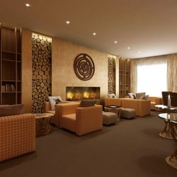 Das Alpenhaus Kaprun - Lobby mit gemütlichen Sitzgruppen und Kamin - DAS ALPENHAUS KAPRUN