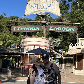 Typhoon Lagoon Surf Pool - Water Parks Near Me - Orlando, Florida