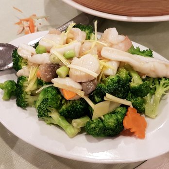 Ho Yuen Kee - Seafood with Veggies - Chinese Near Me - Vancouver, British Columbia