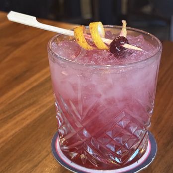 Von's 1000Spirits - Burgers Near Me - Woodinville, Washington