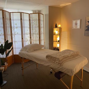 Cascadia Reiki - Warm, comfortable healing space - Reiki Near Me - Seattle, Washington