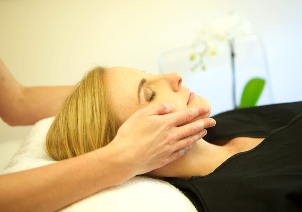 Arielle Facials-Sugaring-Makeup Logo