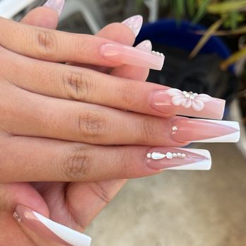 Luna Nails Bar - Long acrylic, gel polish set with beautiful flower designs, & bling - Nail Salons Near Me - Bellflower, California
