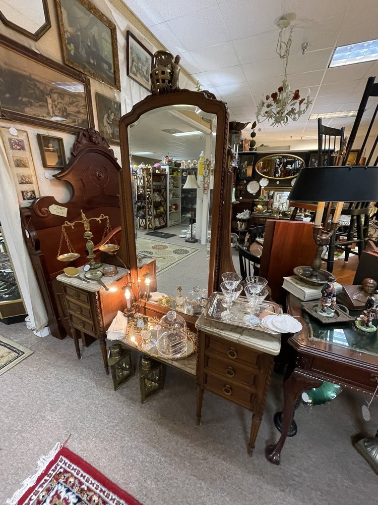 SERENDIPITY ANTIQUES & INTERIORS Updated August 2024 22335 US Hwy