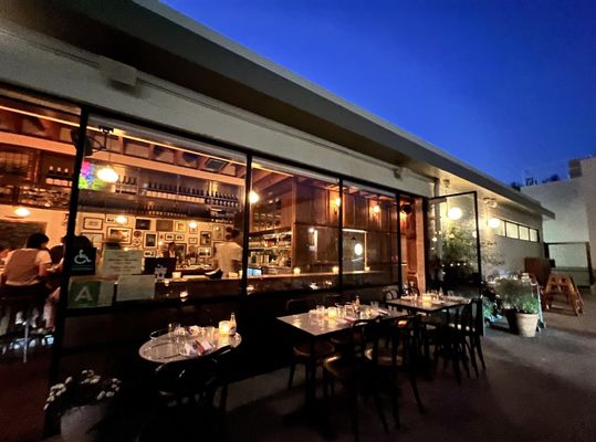 Queen's Raw Bar & Grill by null
