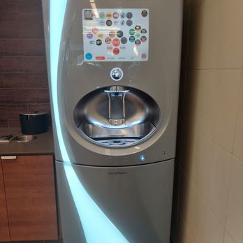 Wendy's - Contact free pouring - Burgers Near Me - Kailua, Hawaii Wendy's - Contact free pouring - Burgers Near Me - Kailua, Hawaii