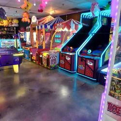 Galaxy Game Room - Midway games