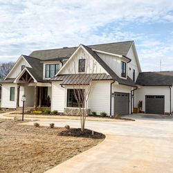 Anderson Garage Doors - Large home with a new garage door in Wellsville, UT