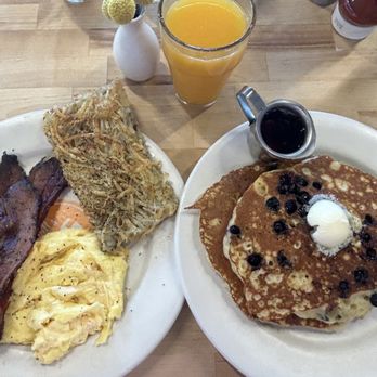 Matt's Big Breakfast Gilbert - The Hog & Chick and Short Stack Blueberry Griddlecakes - Breakfast & Brunch Near Me - Gilbert, Arizona