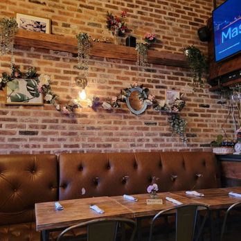 Saranrom Thai - Thai Near Me - Elmhurst, New York