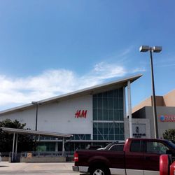 H&M - H&M storefront