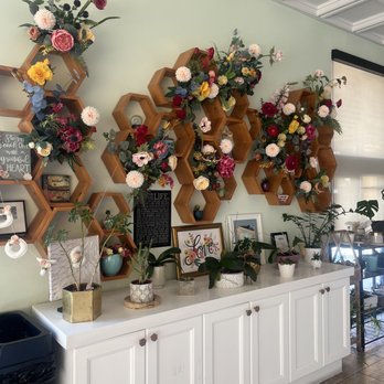 Dots Cafe - Cute interior floral wall - Cafes Near Me - Pasadena, California