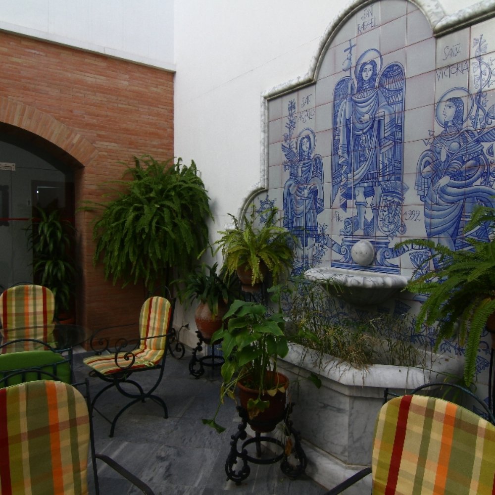 Hotel Maestre - downstairs hotel patio - Hotels Near Me - Córdoba, Colorado