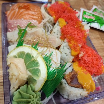 Kibo Sushi House - Spicy scallop with assorted sashimi - Sushi Bars Near Me - Mississauga, Ontario Kibo Sushi House - Spicy scallop with assorted sashimi - Sushi Bars Near Me - Mississauga, Ontario