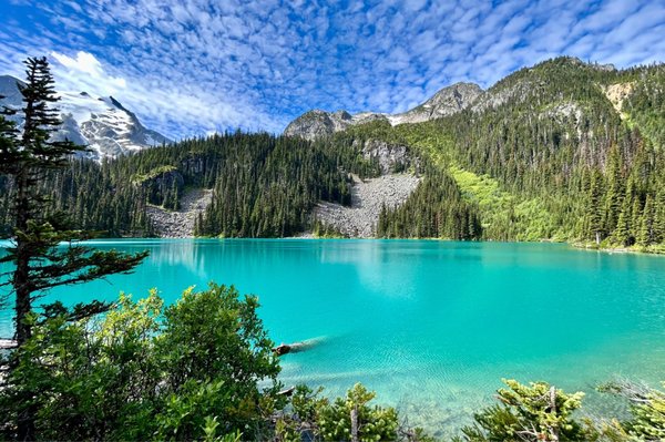 Joffre Lakes Park by null