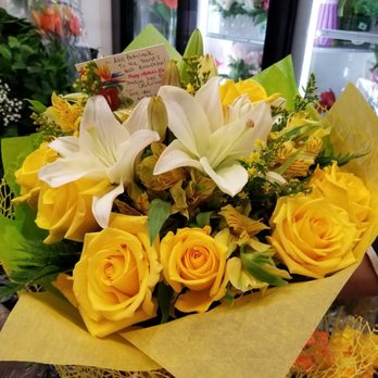 Lapeoni Flowers and Events - Beautiful, hand-tied bouquet. Exceeded my expectations! - Florists Near Me - Brooklyn, New York