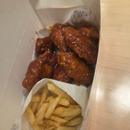 Wings with fries Wings with fries