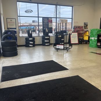 Pep Boys - Inside of the shop - Auto Repair Near Me - Niles, Illinois Pep Boys - Inside of the shop - Auto Repair Near Me - Niles, Illinois