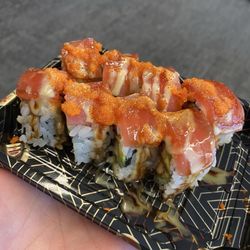 Bento Asian Bistro - Crazy tuna roll