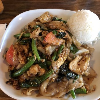 90 Degrees Bangkok Cafe and Bar - Pad kee mao - Thai Near Me - Bothell, Washington