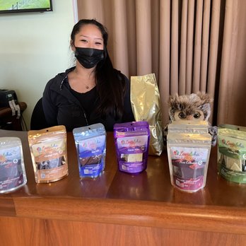 Lavaloha - 100% Hilo coffee bean, extra dark chocolate 90%, dark chocolate orange zest, sea salt, white & matcha chocolate cacao nib - Chocolatiers & Shops Near Me - Hilo, Hawaii Lavaloha - 100% Hilo coffee bean, extra dark chocolate 90%, dark chocolate orange zest, sea salt, white & matcha chocolate cacao nib - Chocolatiers & Shops Near Me - Hilo, Hawaii