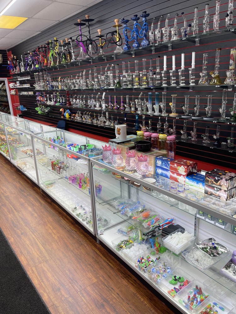 FLAMES VAPE AND SMOKE SHOP Updated October 2024 1351 Decatur Hwy