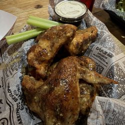 Archie & Arthur's Icehouse - Smoked wings- Garlic Parmesan: good but couldn't taste the smokiness