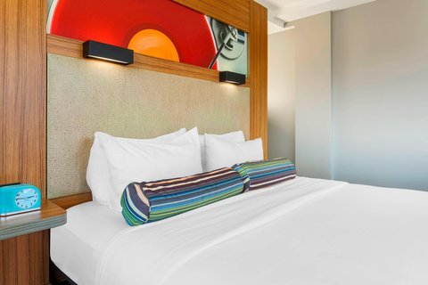 Aloft Harlem by null