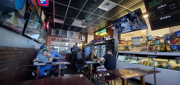 Uncle Henrys Deli by null
