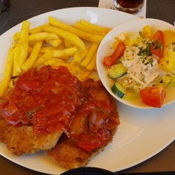 Gaststätte Markt-Wirtschaft - Zigeunerschnitzel mit Pommes und Salat