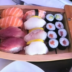 Asiático Zen - Combo de sushis y maki sushis ( 16 piezas = 15€ )