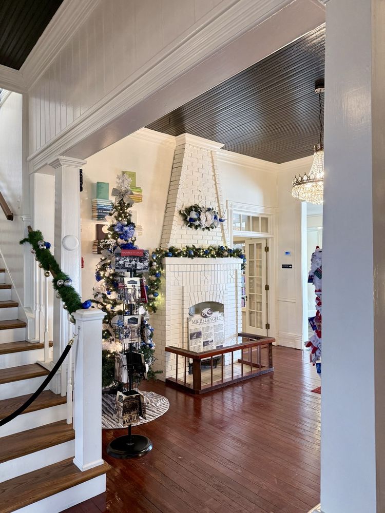 The Book Cellar Logo