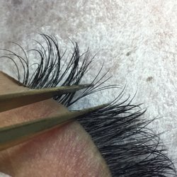 Gigi International - Clean volume application. Use high standard glamour lashes by Gigi. A service that causes no damage to your natural lashes.