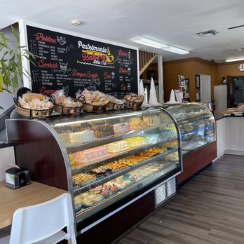 Pastelmania Bakery - a display of pastries and pastries - Latin American Near Me - Miami, Florida