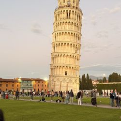 Walkabout - Leaning tower of Pisa.