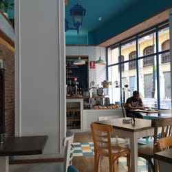 Mamá Delicias - Wonderful customer service. Delicious Muesli special. Mamá Delicias is a very cute, bright and clean space.