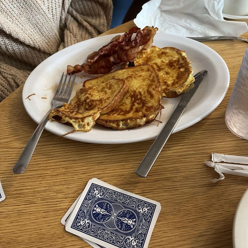 George's Family Restaurant - American Near Me - Elyria, Ohio