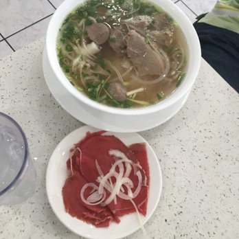 Pho Que Huong - Medium Pho combination meat outside $10 - Vietnamese Near Me - Honolulu, Hawaii Pho Que Huong - Medium Pho combination meat outside $10 - Vietnamese Near Me - Honolulu, Hawaii
