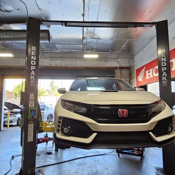 Honda Guys - Inside view of the shop - Auto Repair Near Me - Gardena, California