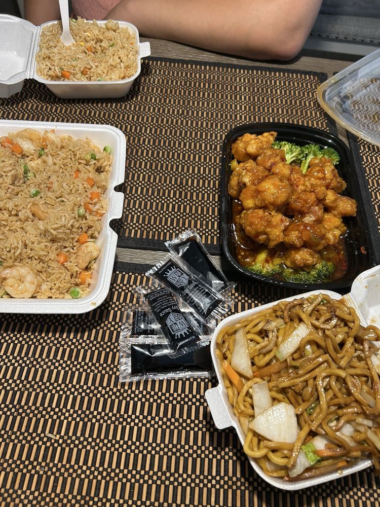 Food from Lin's Asian Express