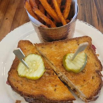 Stone & Barrel Taphouse - Pizza Near Me - Jacksonville, Florida