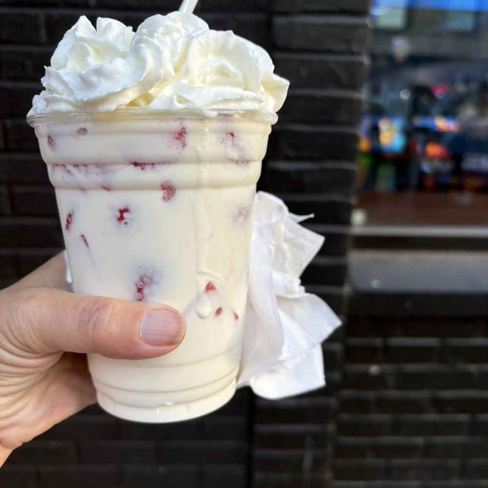 Tipico Helado - Strawberries and cream - Ice Cream & Frozen Yogurt Near Me - Omaha, Nebraska