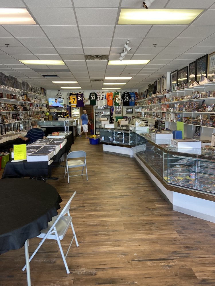 MAIN STREET SPORTS CARDS Updated September 2024 11 Photos 22 Taft