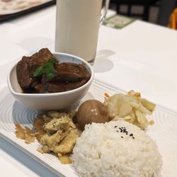 Ten Ren's Tea - Daily special of beef with rice and two sides