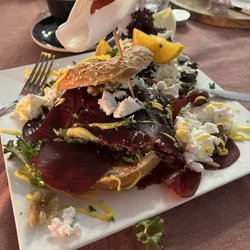 Brasserie Friends - Red beet & feta bagel!
