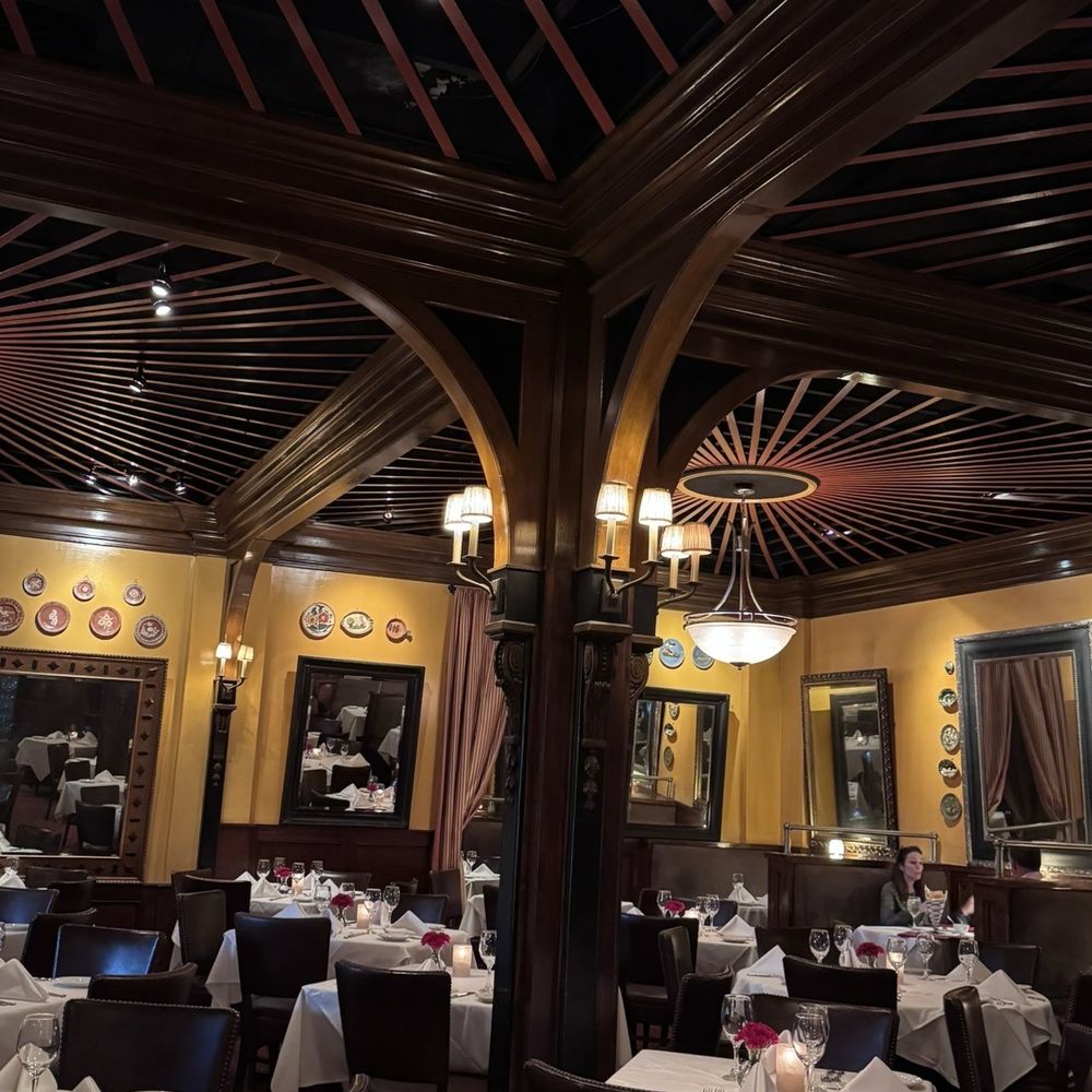 ARMANDOS - Interior - Mexican Near Me - Houston, Texas