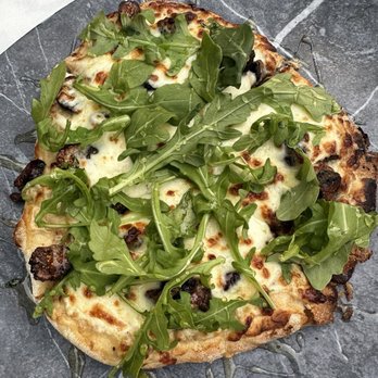 The Shaker & Vine - Getting figgy with it flatbread - Wine Bars Near Me - Schenectady, New York