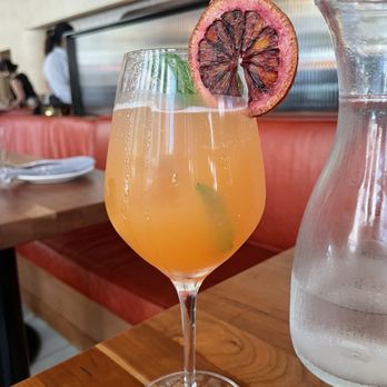 The Davidson - Bellini spritz - French Near Me - Cincinnati, Ohio The Davidson - Bellini spritz - French Near Me - Cincinnati, Ohio
