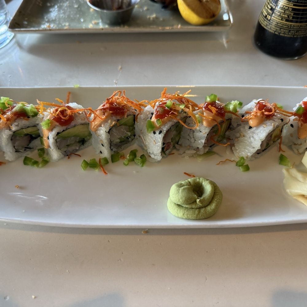 Bluewater Grill Seafood Restaurant & Market Carlsbad - Spicy Avalon roll 8.9/10 - Seafood Near Me - Carlsbad, California